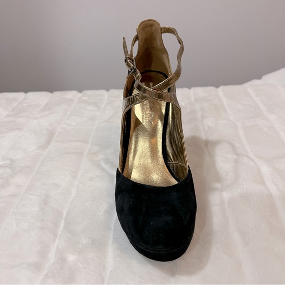NEW DKNY Quinn Criss-Cross Strap Gold Leather & Black Suede Heels - Picture 3 of 5